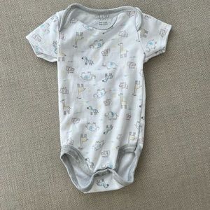 Adorable onesie with animal print size 0-6 months